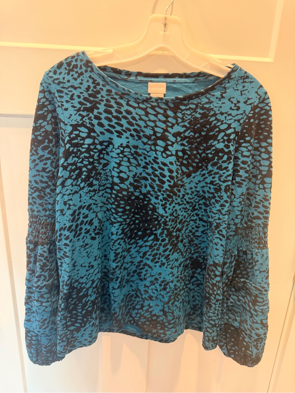 Chico’s Size 1 Medium Teal Black Animal Print Bell Sleeve Top
